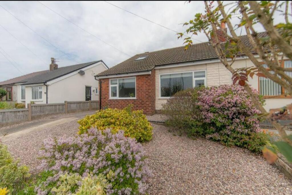 Recently Refurbished Home. Poulton-le-Fylde Εξωτερικό φωτογραφία